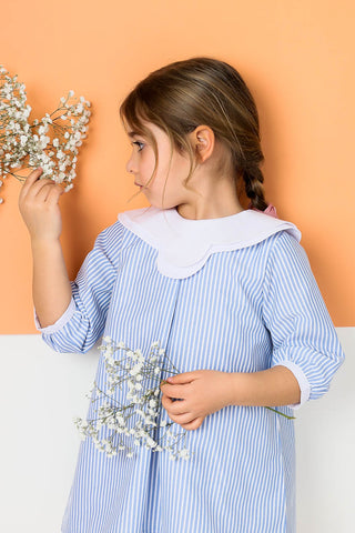 Vestido rayas azul cuello flor